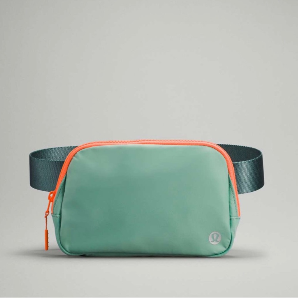 Lululemon belt bag!